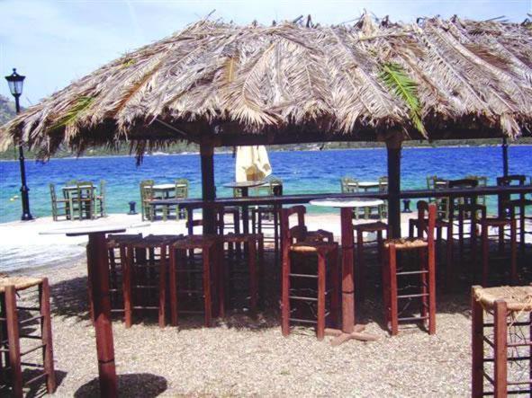 Отель Mantas Bay Лоутраки Экстерьер фото