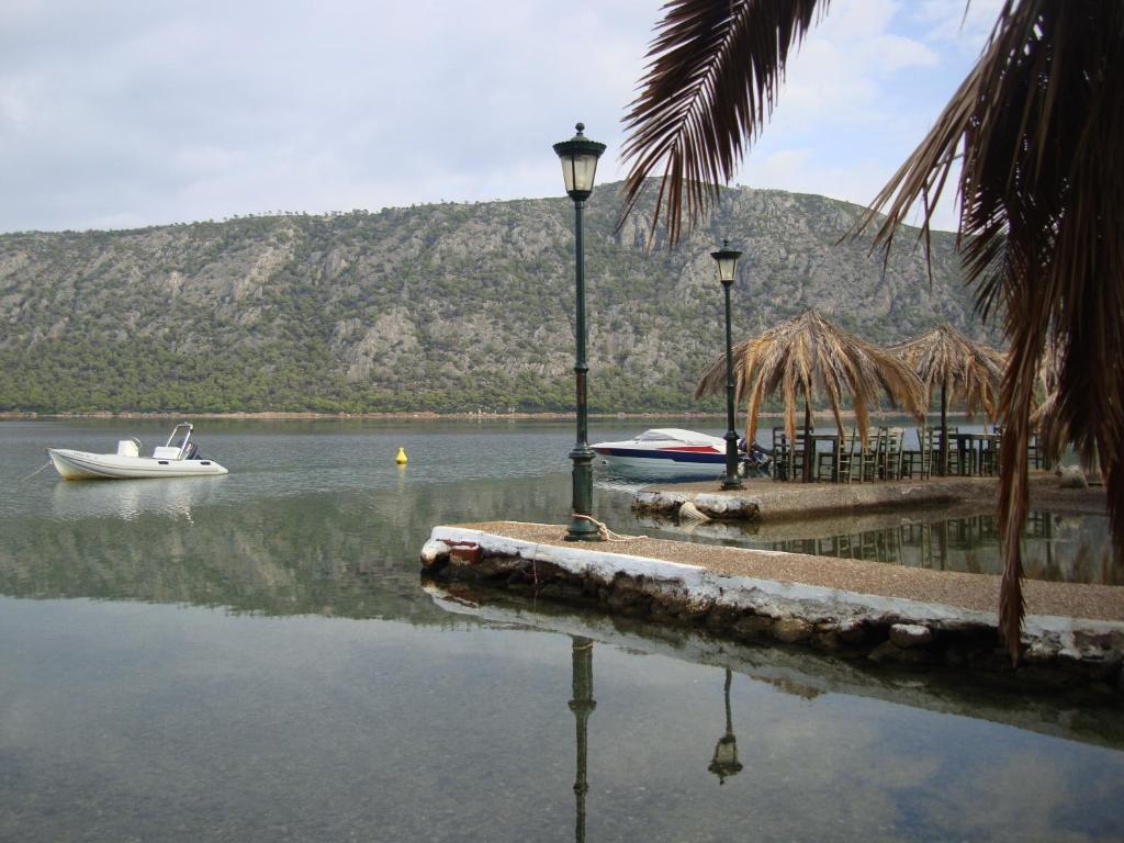 Отель Mantas Bay Лоутраки Экстерьер фото