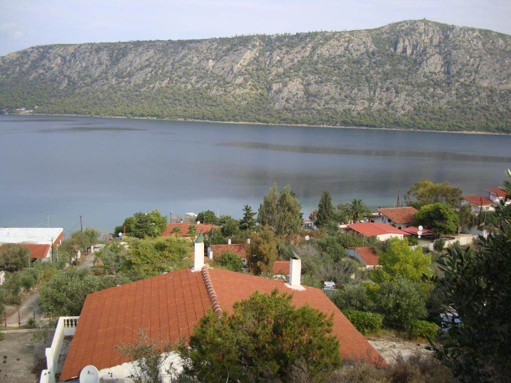 Отель Mantas Bay Лоутраки Экстерьер фото