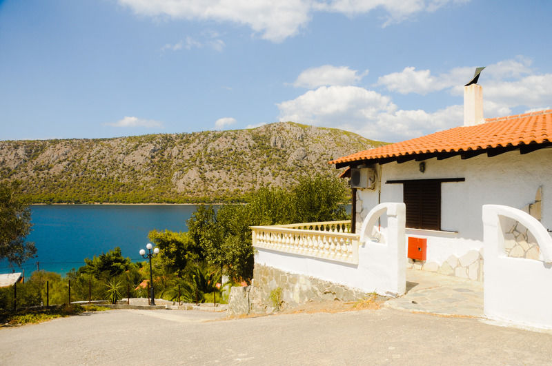 Отель Mantas Bay Лоутраки Экстерьер фото