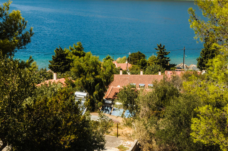 Отель Mantas Bay Лоутраки Экстерьер фото