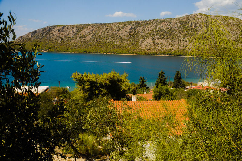 Отель Mantas Bay Лоутраки Экстерьер фото