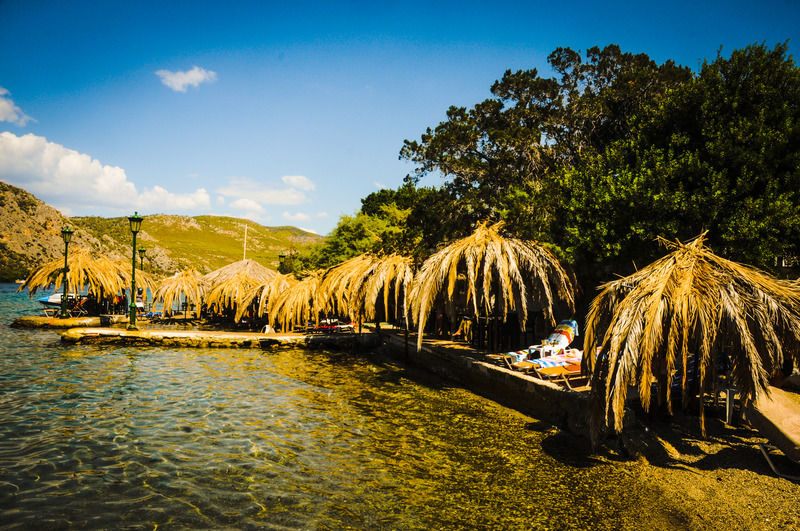 Отель Mantas Bay Лоутраки Экстерьер фото